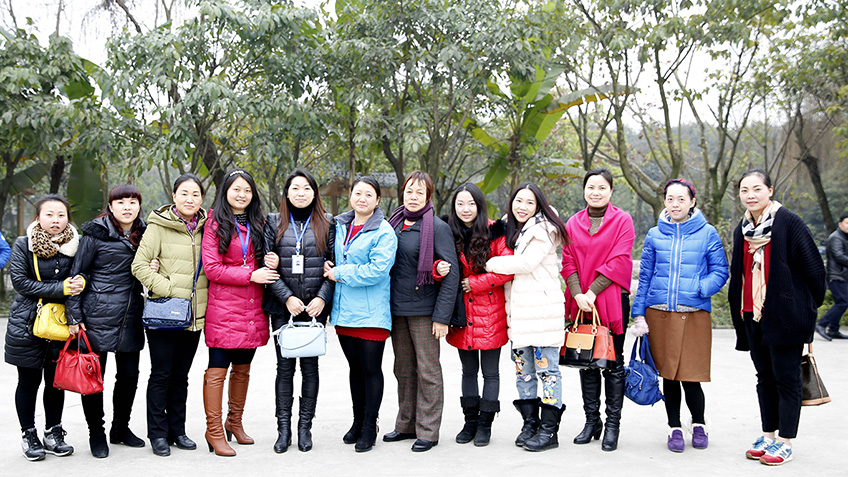 兴维东的半边天——参会女员工合影(刘治华摄)